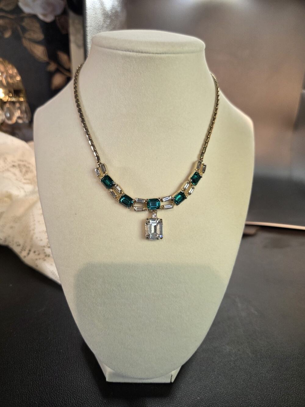 Vintage Emerald & Rhinestone Statement Necklace Simulated Retro Glam 14 Inch